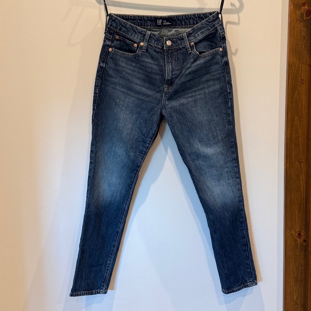 Gap dark wash slim boyfriend jean size 28